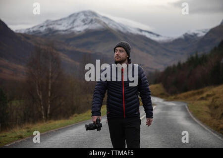 A piedi la strada Foto Stock