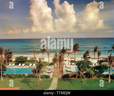 MESSICO, Riviera Maya, vista delle piscine dell'hotel Esencia e Ville, Mar dei Caraibi Foto Stock