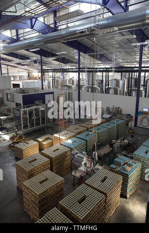 Stati Uniti d'America, Oregon, Ashland, casi di birra sono impilati in birreria a Caldera Ristorante e Birreria Foto Stock