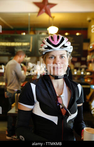 Stati Uniti, California, Healdsburg, all'interno di Dry Creek General Store e bar in Alexander Valley Foto Stock