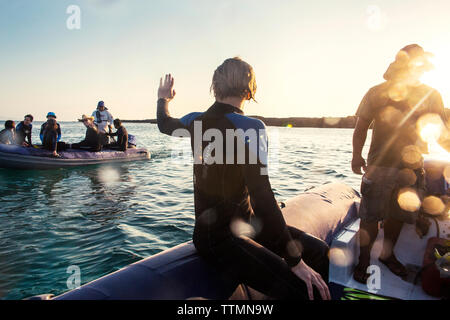 Isole GALAPAGOS, ECUADOR, Sombrero Chino isolotto, esplorare la costa al di fuori della punta meridionale dell'isola di Santiago Foto Stock
