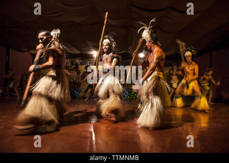 ISOLA di pasqua, CILE, Isla de Pascua, Rapa Nui, uno spettacolo di danza Maki Maki, che ha fornito grande energia e un po' di partecipazione del pubblico Foto Stock