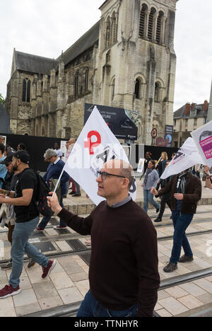 Tours, FRANCIA, ONG AIUTANTI, attivisti HIV AIDS che protestano per i fondi del mondo, la gente marzo strada, protesta sociale Foto Stock