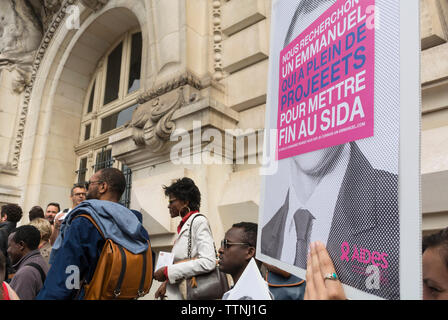 Tours, FRANCIA, gruppi, dimostrazione, AIUTO ONG, attivisti dell'AIDS HIV che protestano per i fondi mondiali, protesta sociale, il Fondo globale per porre fine all'AIDS Foto Stock