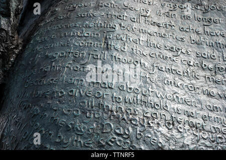 Dettagli del poema su Yeats Memorial nella città di Sligo, Irlanda Foto Stock