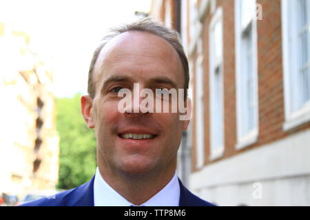 DOMINIC RAAB, DEPUTATO CONSERVATORE DI ESHER E WALTON, HA FATTO UNA FOTO MENTRE SI TROVAVA A WESTMINSTER IL 17 GIUGNO 2019. POLITICI BRITANNICI. POLITICA DEL REGNO UNITO. PAGINA DEL PORTFOLIO RUSSELL MOORE. Foto Stock