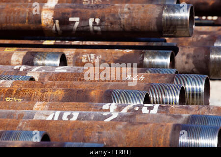 Vecchi tubi arrugginito all'industria Foto Stock