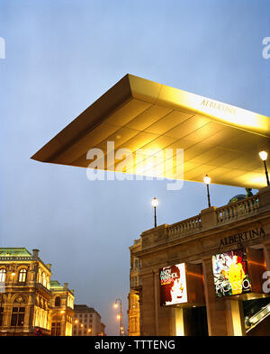 AUSTRIA, Vienna, il Museo Albertina di notte Foto Stock