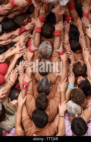 Il catalano torri umane. Prestazioni tradizionali durante il mese di settembre 2017 Foto Stock