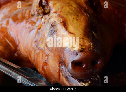 Arrosto di maiale interi in un trattino, cibo cubano splendidi colori Foto Stock