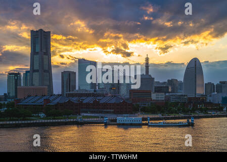 Tramonto al Porto di Yokohama vicino a Tokyo, Giappone Foto Stock