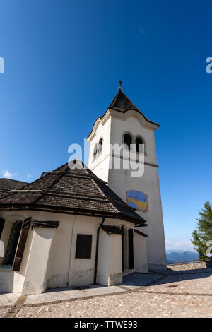 Antico Santuario di Monte Santo di Lussari, luogo di pellegrinaggio nelle Alpi italiane. Provincia di Udine, Friuli Venezia Giulia, Italia, Europa Foto Stock