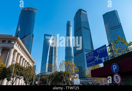 Edificio di firma in Lujiazui Foto Stock