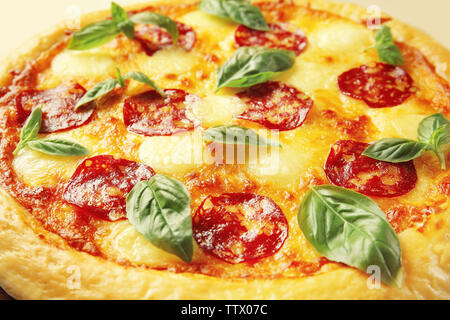In casa salsiccia per pizza pizza, close up Foto Stock