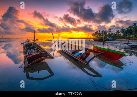 Mattina in uno splendido villaggio di pescatori Foto Stock