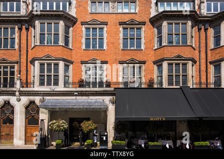 Mount Street, Mayfair, London, England, Regno Unito Foto Stock