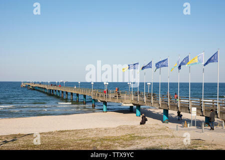 Ponte del mare presso il Baltic resort Binz, isola di Rügen, Meclemburgo-Pomerania Occidentale, Germania, Europa Foto Stock