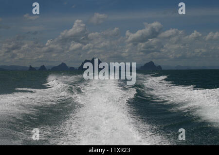 Svegliati al mare, Phang Nga Bay, Phuket, Thailandia Foto Stock