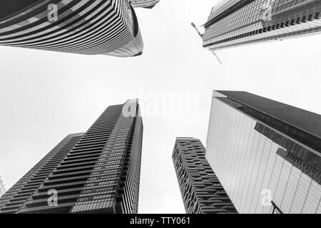 Grattacieli nel pieno centro della città di Toronto per un giorno di nebbia Foto Stock