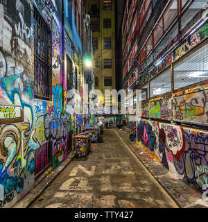 Famoso Melbourne Hosier Lane coperto di graffiti Foto Stock