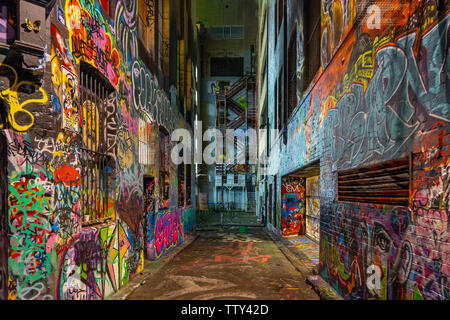 Famoso Melbourne Hosier Lane coperto di graffiti Foto Stock