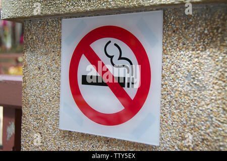 Primo piano del cartello per non fumatori Foto Stock
