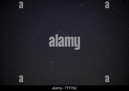 Pleiadi Costellazione di stelle nel cielo notturno sulla galassia Foto Stock