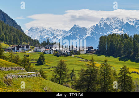 Round lontano guarda la Svizzera Foto Stock