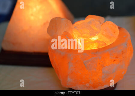 Quarzo rosa lampada, Crystal e pot Foto Stock