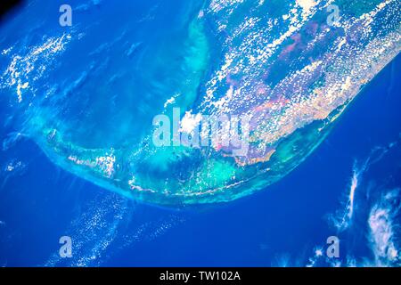 Colori brillanti crosta del nostro pianeta. La bellezza della natura del nostro pianeta terra visto dalla Stazione Spaziale Internazionale (ISS). L'immagine è una publi Foto Stock