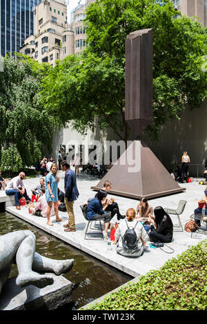 La città di New York New York - Giugno, 22, 2017: Giardino , il Museo di Arte Moderna Foto Stock