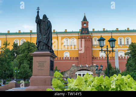 Mosca, Russia - Lug 25, 2015: Il patriarca russo Ermogen statua Foto Stock