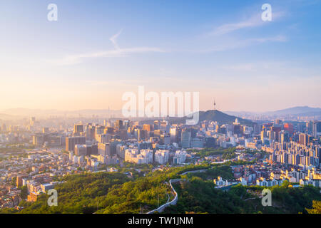 Sunrise di Seoul skyline della città,Corea del Sud. Foto Stock