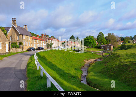 Hutton-le-Hole Village sul bordo del North York Moors, England, Regno Unito Foto Stock