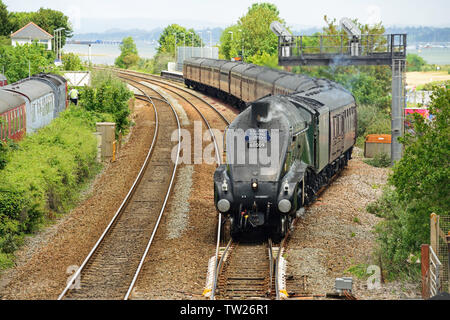 LNER Classe A4 Pacifico n. 60009 'Unione del Sud Africa' lascia il loop piattaforma a Dawlish Warren con il Dartmouth Express a Kingswear, 08.06.2019. Foto Stock