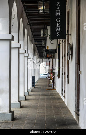 Galle, Sri Lanka - Dic 21, 2018. Il vecchio edificio all antica cittadina di Galle, Sri Lanka. Galle è stato il porto principale dell'isola nel XVI secolo. Foto Stock