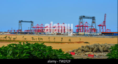 Colombo, Sri Lanka - Dic 23, 2018. Industriale di porto commerciale di Colombo, Sri Lanka. Colombo è la capitale commerciale e la più grande città dello Sri Lanka. Foto Stock