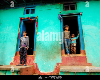 Inabitants del telecomando Sanouli Village, dove Jim Corbett venite a shot il maneating Panar leopard, Kumaon Hills, Uttarakhand, India Foto Stock