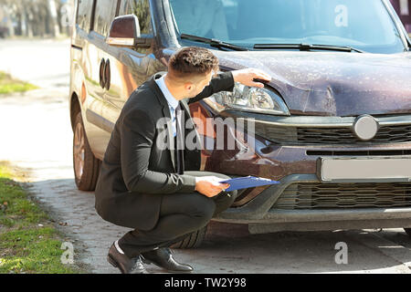 Regolatore di perdita di controllo AUTO DOPO INCIDENTE Foto Stock