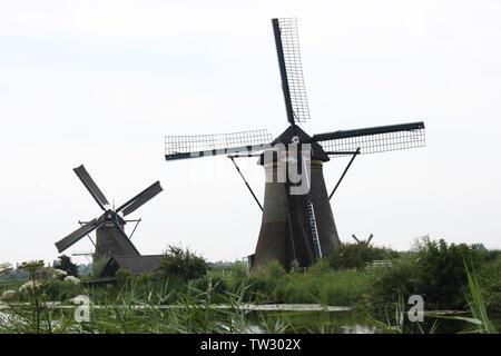 Un bellissimo e antico e storico Mulino a vento, con quattro alette Foto Stock