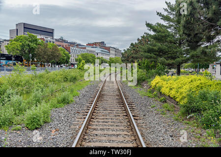 Viste di binari ferroviari della vecchia Montreal. Foto Stock
