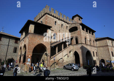 Castell'Arquato, Italia - 14 Ottobre 2018: vista di castell'arquato, una bella città in Italia Foto Stock