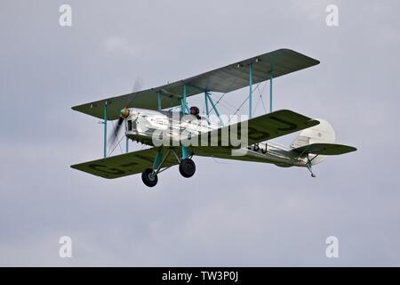 1931 Blackburn B2 airborne al Shuttleworth airshow di sera il 18 maggio 2019 Foto Stock