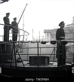 Wehrmacht Kriegsmarine U-Boot des tipi VII C Indienststellung U 244 1944 - Marina da guerra della Germania nazista sommergibile tipo VII C commissioning U244 1944 Foto Stock