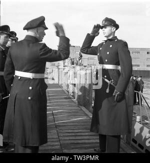 Wehrmacht Kriegsmarine U-Boot des tipi VII C Indienststellung U 1051 1944 - Marina da guerra della Germania nazista sommergibile tipo VII C commissioning U1051 1944 Foto Stock