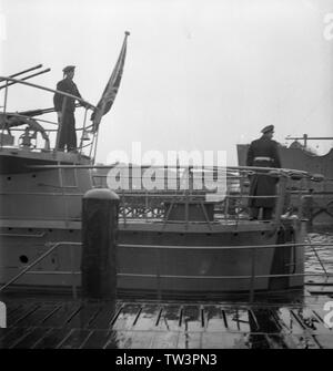 Wehrmacht Kriegsmarine U-Boot des tipi VII C Indienststellung U 1058 1944 - Marina da guerra della Germania nazista sommergibile tipo VII C commissioning U1058 1944 Foto Stock