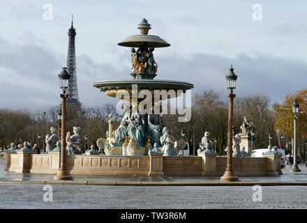 Fountaine des Mers, Place de la Concorde, Paris, Francia Foto Stock