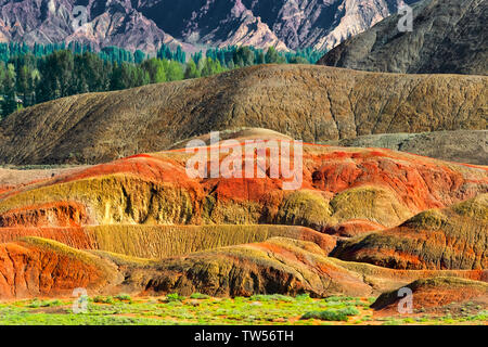 Montagne colorate in Zhangye Geoparco nazionale, Zhangye, provincia di Gansu, Cina Foto Stock