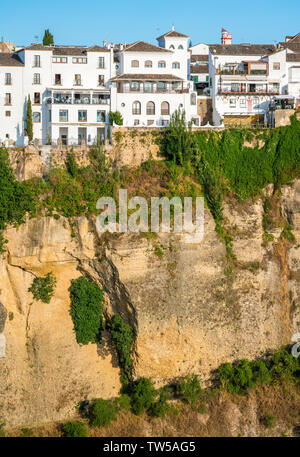 Vista panoramica di Ronda, provincia di Malaga, Andalusia, Spagna. Foto Stock