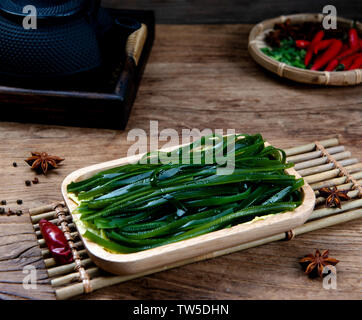 Hot pot piccante ingredienti seta kelp kelp nodo Foto Stock